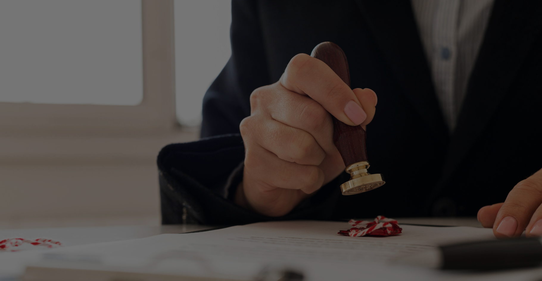 Регистрация товарного знака для ИП и ООО: различия в правах, риски при смене организационно-правовой формы и передаче бренда